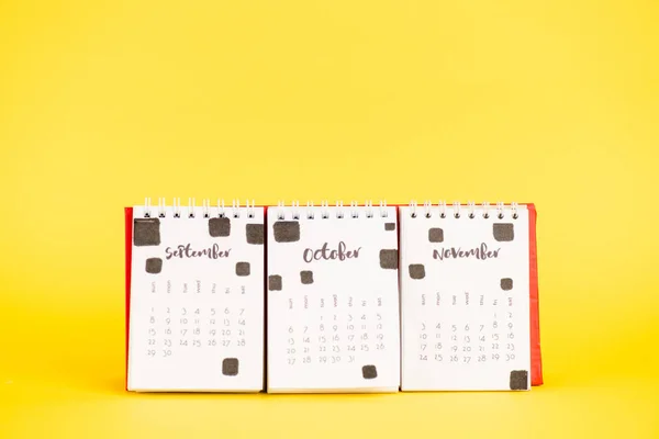 Calendário Papel Com Setembro Outubro Novembro Meses Fundo Amarelo — Fotografia de Stock