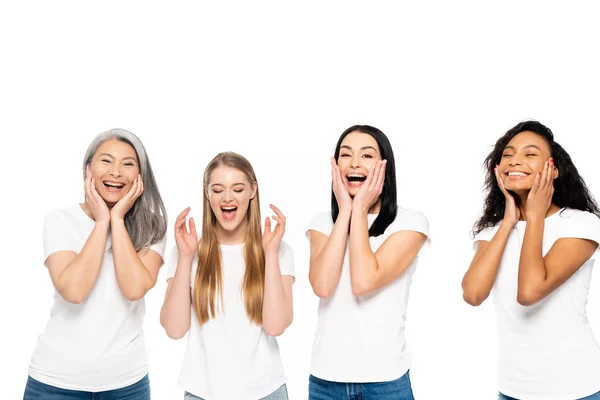 Cuatro Mujeres Multiculturales Sonriendo Tocando Rostros Aislados Blanco — Foto de Stock
