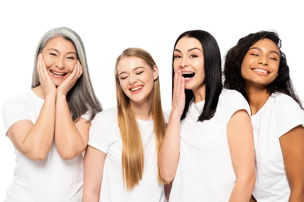 Empat Wanita Multikultural Yang Ceria Tersenyum Terisolasi Atas Putih — Stok Foto