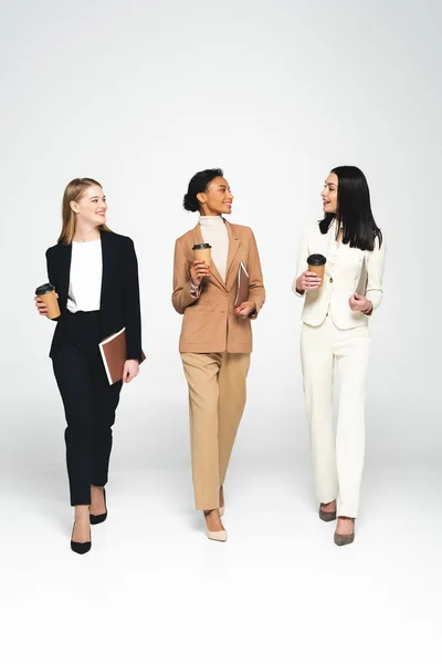 Multicultural Businesswomen Holding Paper Cups Folders White — Stock Photo, Image