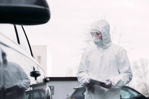 Selective Focus Asian Epidemiologist Hazmat Suit Respirator Mask Holding Digital — Stock Photo, Image