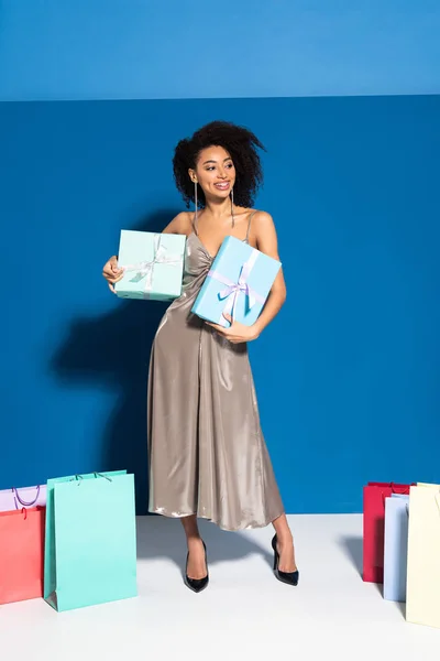 Happy Beautiful African American Woman Silver Dress Holding Gift Boxes — 图库照片