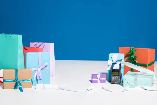 Shopping Bags Gift Boxes Payment Terminal Check Blue Background — Stok fotoğraf