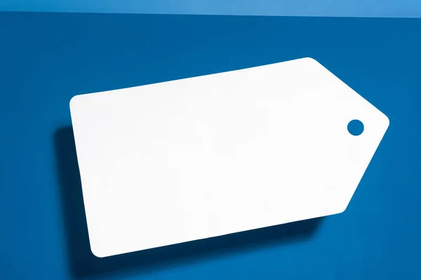 White Big Blank Price Tag Blue Background — Stockfoto