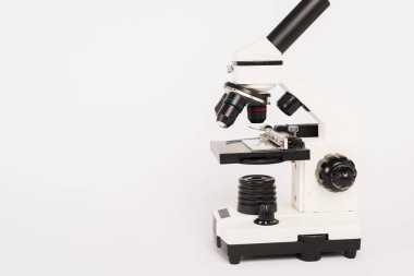 kopyalama alanı olan beyaz üzerine izole edilmiş mikroskop 