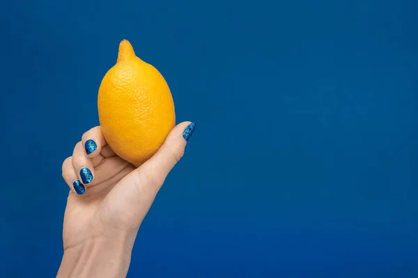 Cropped View Woman Holding Whole Lemon Isolated Blue — Stock Photo, Image