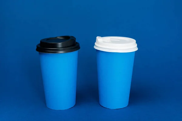 Paper Cups Coffee Classic Blue Background — Stock Photo, Image