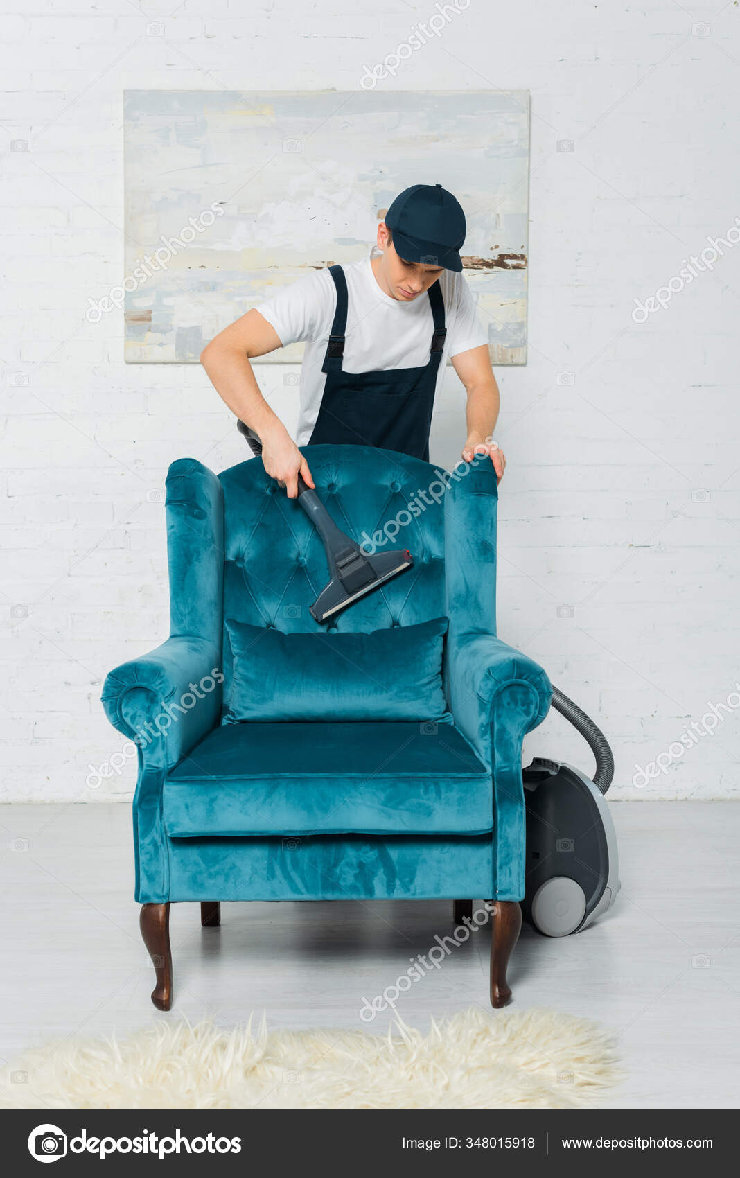 Cleaner Uniform Cap Cleaning Modern Armchair Vacuum Cleaner — Stock
