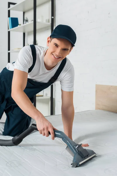 Happy Cleaner Holding Vacuum Handle While Cleaning Mattress — Stock Photo, Image