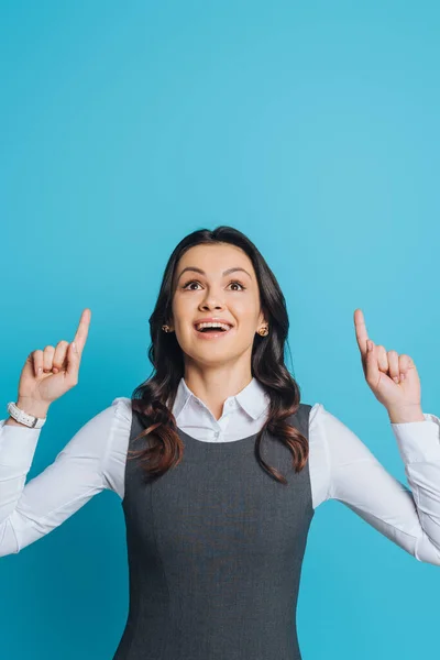 Excited Businesswoman Looking Pointing Fingers Blue Background — Stock Photo, Image