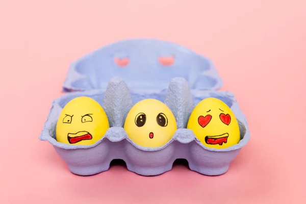 Selective Focus Painted Chicken Eggs Facial Expressions Egg Tray Pink — Stock Photo, Image