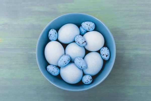 Top View Bowl Painted Chicken Quail Eggs Wooden Background Easter — Stock Photo, Image