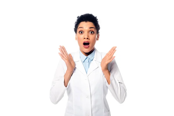 Front View Shocked Surprised African American Doctor Looking Camera Isolated — Stock Photo, Image