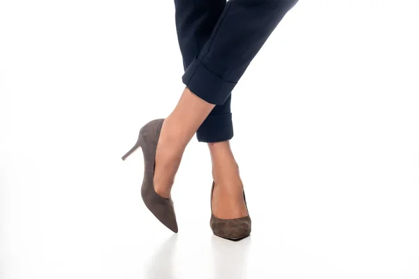Обрезанный Вид Женских Скрещенных Ног Белом Фоне — стоковое фото