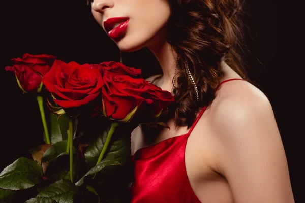 Vista Recortada Mujer Elegante Con Labios Rojos Sosteniendo Ramo Rosas — Foto de Stock