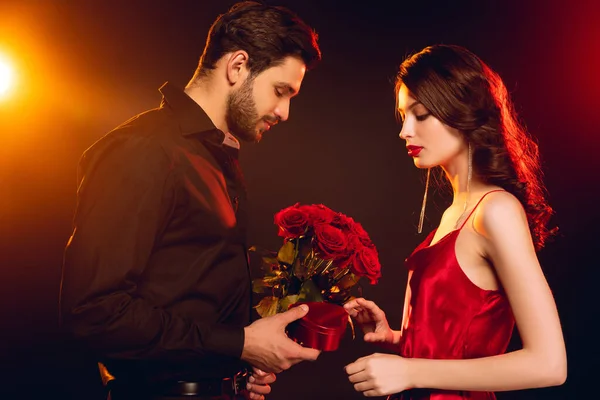 Side View Elegant Man Giving Roses Gift Box Beautiful Woman — Stock Photo, Image