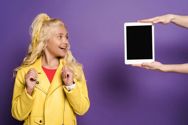 Cropped View Man Giving Digital Tablet Surprised Kid Purple Background — Stock Photo, Image