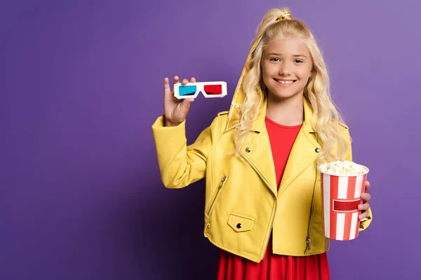 Smiling Kid Holding Glasses Bucket Popcorn Purple Background — Stock Photo, Image