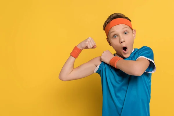 Shocked Kid Sportswear Showing Muscles Yellow Background — Stock Photo, Image