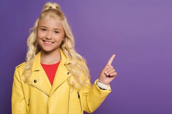 Smiling Cute Kid Pointing Finger Purple Background — Stock Photo, Image