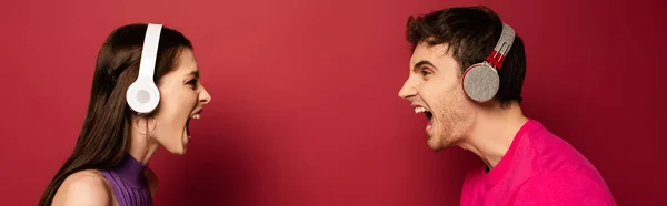 Panoramic Shot Aggressive Couple Headphones Yelling Each Other Red — Stock Photo, Image