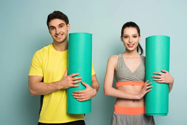 Cheerful Athletic Couple Holding Fitness Mats Blue — Stock Photo, Image