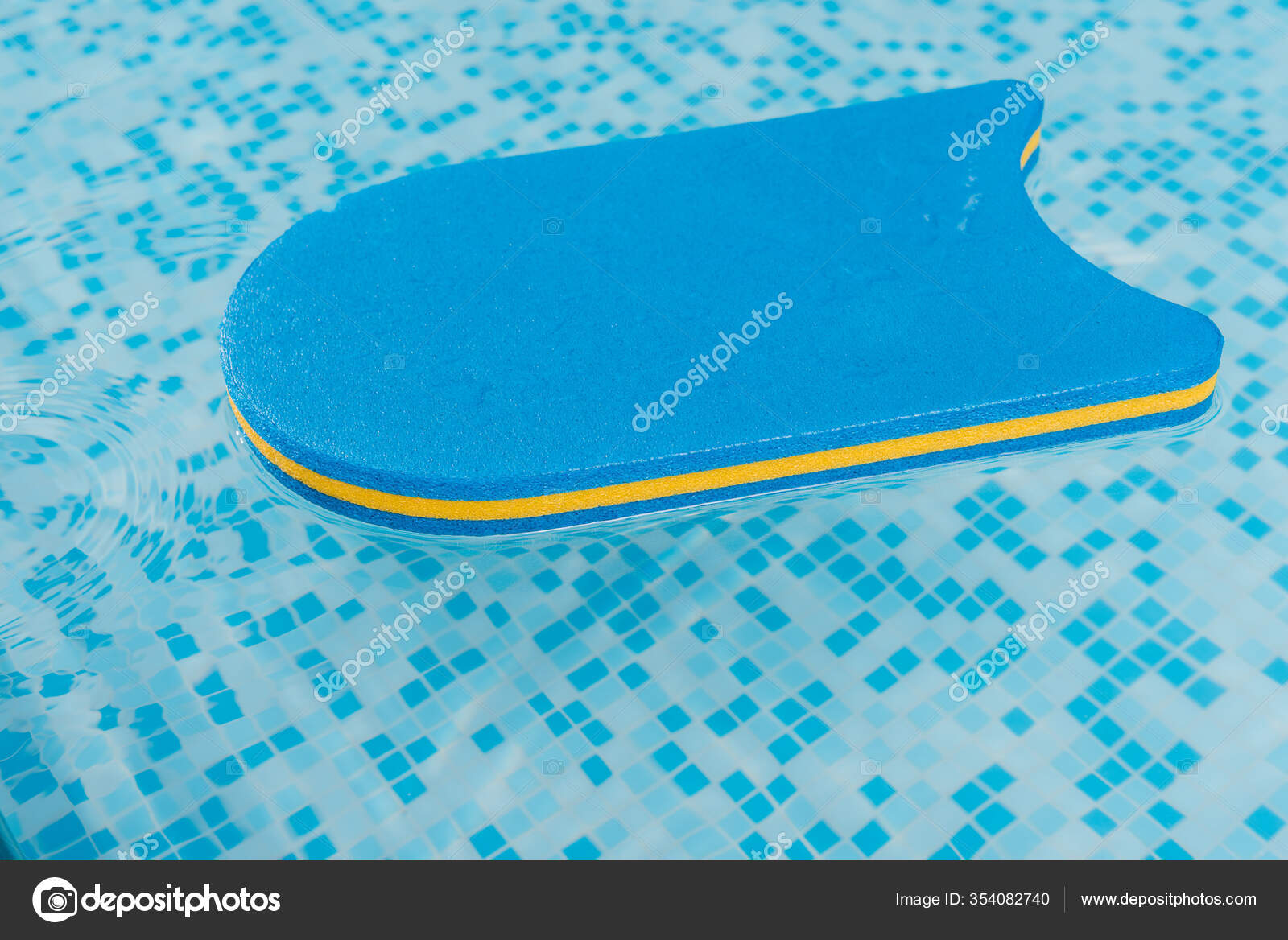 Flutter Board Swimming Pool Blue Water — Stock Photo © IgorVetushko ...