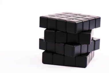 KYIV, UKRAINE - 21 Şubat 2020: kopyalama uzayı ile beyaz üzerinde izole siyah rubik küp 