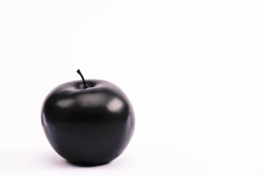 Siyah ve besleyici elma beyaz üzerine kopyalama alanı ile 