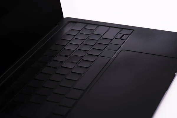 Boş Ekranlı Siyah Dizüstü Bilgisayar Beyaz Ekranda Izole Edildi — Stok fotoğraf