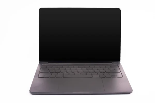 黑色和现代笔记本电脑 空白屏幕隔离在白色屏幕上 — 图库照片