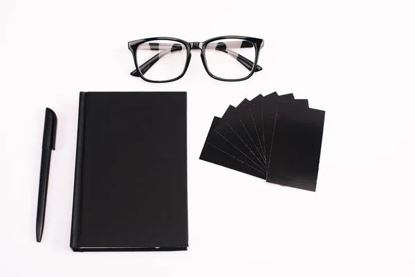Horní Pohled Notebook Pero Prázdné Karty Brýle Izolované Bílém — Stock fotografie