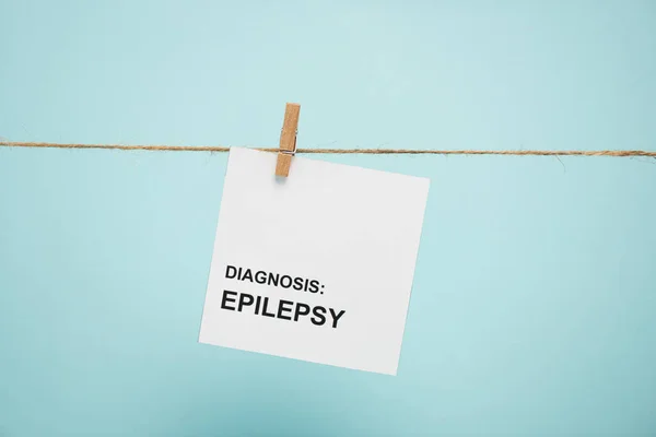 Kaart Met Diagnose Epilepsie Belettering Touw Met Pin Geïsoleerd Blauw — Stockfoto