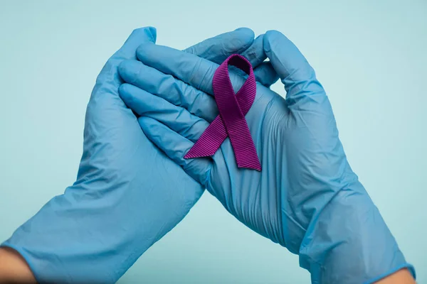 Cropped View Doctor Latex Gloves Holding Purple Ribbon Isolated Blue — Stock Photo, Image