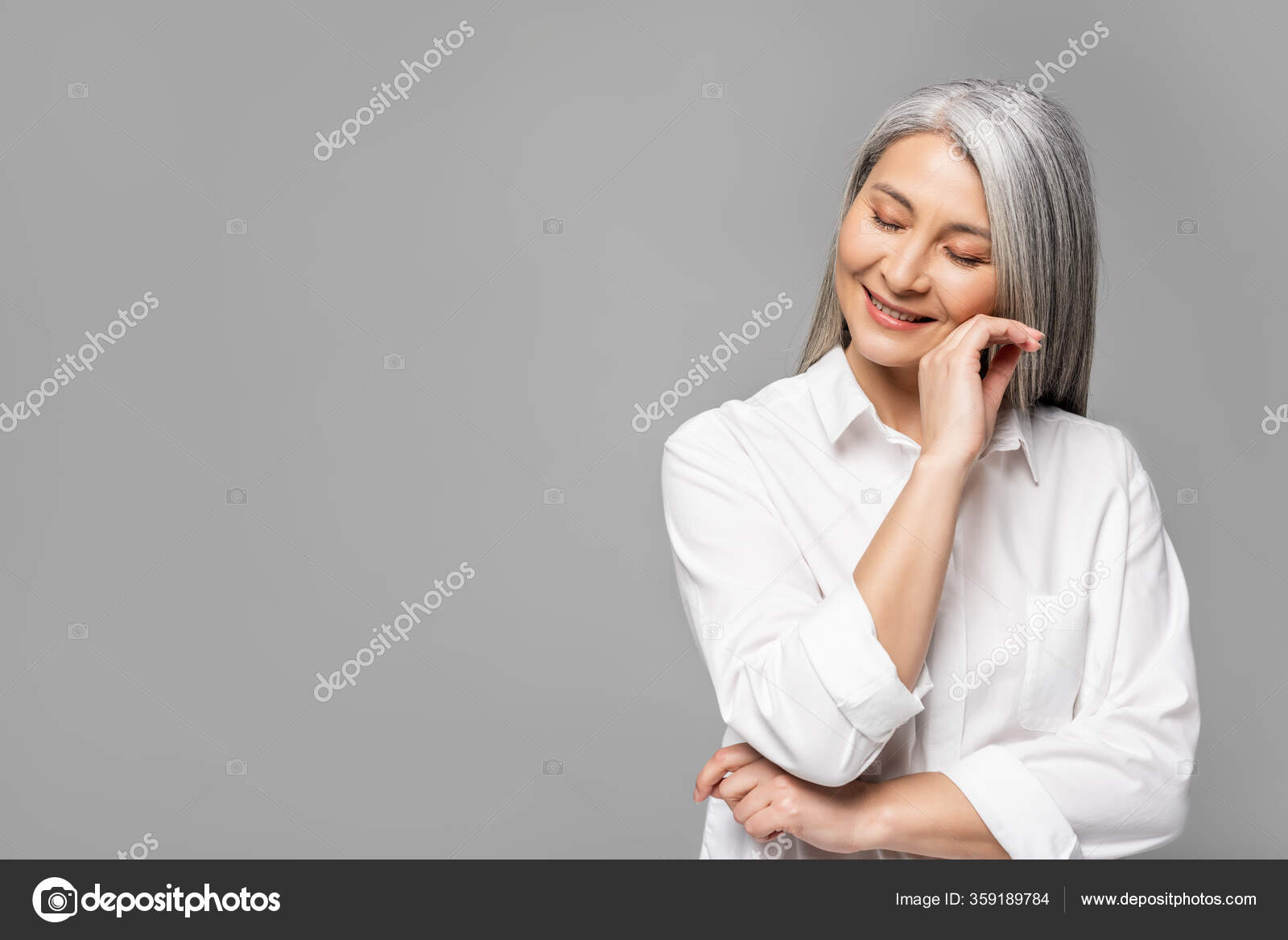 Beautiful Happy Asian Woman Grey Hair Isolated Grey — Stock Photo