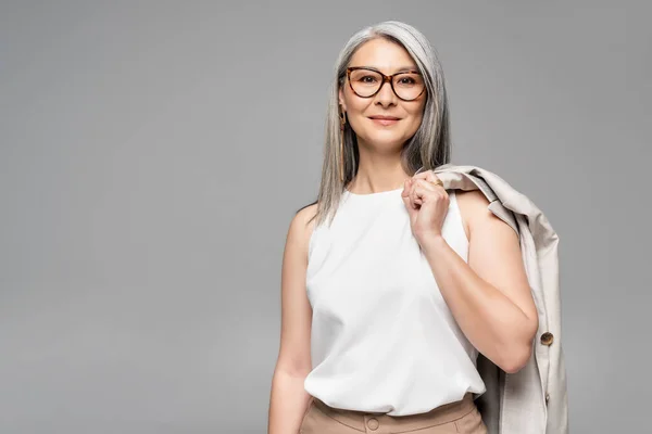 Sonriente Asiático Mujer Negocios Gafas Aislado Gris —  Fotos de Stock