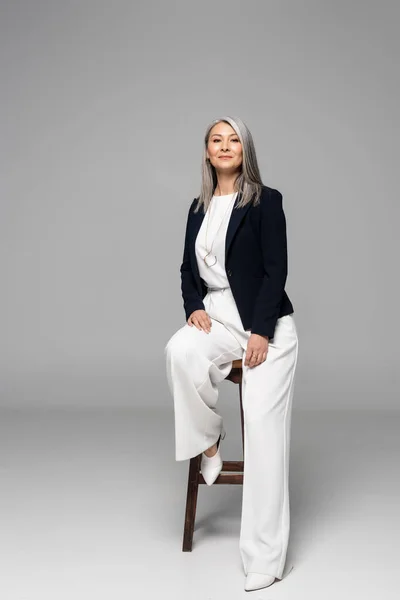 Asian Stylish Businesswoman Grey Hair Sitting Stool Grey — Stock Photo, Image
