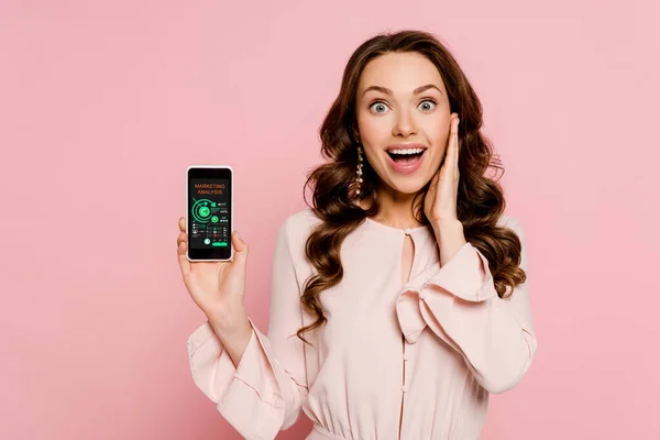 Excited Girl Holding Smartphone Charts Graphs Screen Looking Camera Isolated — Stock Photo, Image