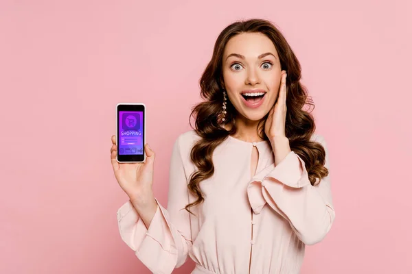 Excited Girl Holding Smartphone Online Shopping Screen Looking Camera Isolated — Stock Photo, Image