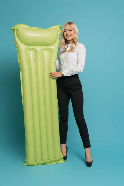 Full Length View Smiling Businesswoman Holding Inflatable Mattress Blue Background — Stock Photo, Image