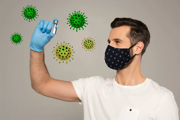 Człowiek Masce Ochronnej Trzymający Słoik Szczepionki Wyizolowany Szarej Bakteryjnej Ilustracji — Zdjęcie stockowe