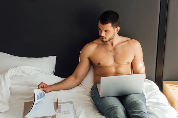 Handsome Shirtless Freelancer Touching Folder Documents Laptop Bedroom — Stock Photo, Image