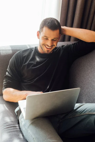 Bearded Happy Freelancer Using Laptop Home — Stock Photo, Image