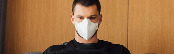 Panoramic Crop Man Medical Mask Home — Stock Photo, Image