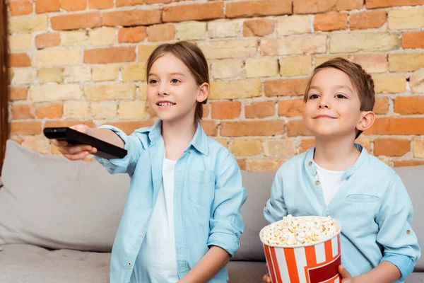 Selective Focus Kid Holding Remote Controller Brother Popcorn Bucket — Stock Photo, Image