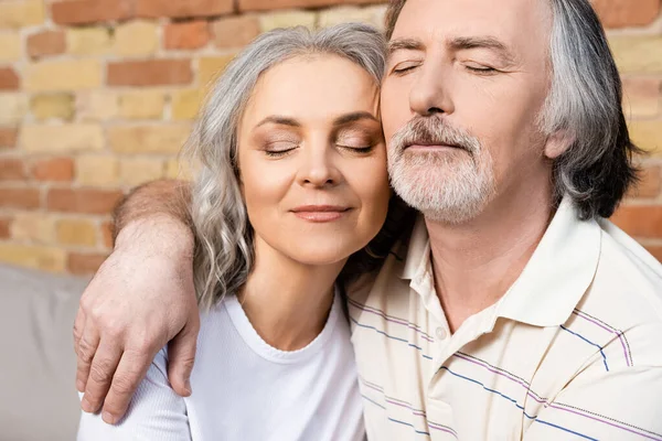 Happy Middle Aged Man Woman Closed Eyes — Stock Photo, Image