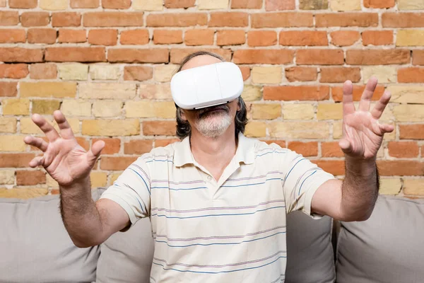 Mature Man Virtual Reality Headset Gesturing Home — Stock Photo, Image