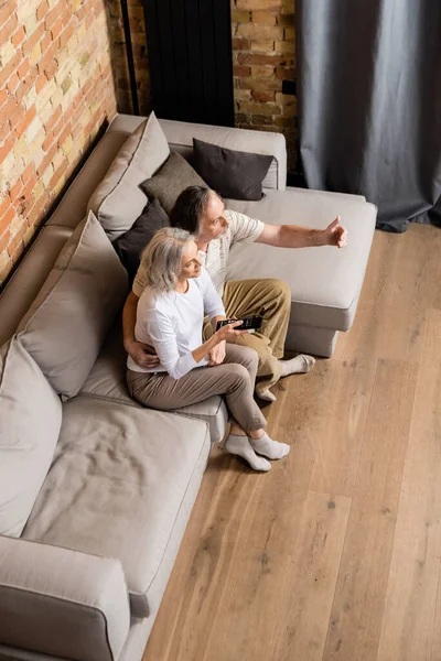 Overhead View Middle Aged Couple Watching Movie Living Room — Stock Photo, Image