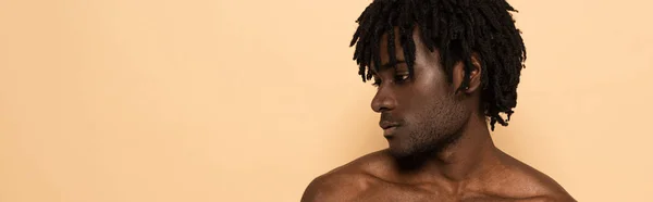 Africano Americano Sin Camisa Hombre Aislado Beige Cultivo Panorámico —  Fotos de Stock