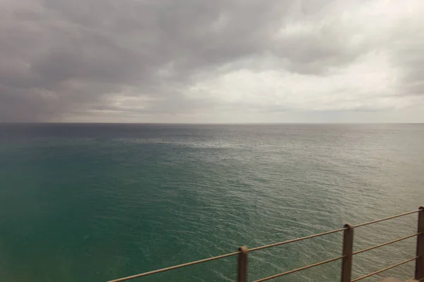 Enfoque Selectivo Puente Con Paisaje Marino Nubes Nubladas Cataluña España — Foto de Stock